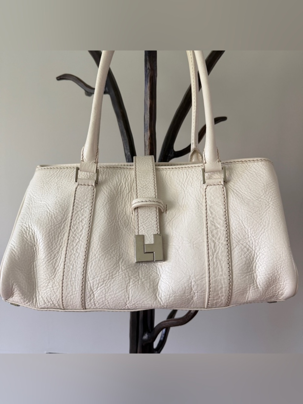 Lambertson Truex
Cream Color Leather Shoulder Bag